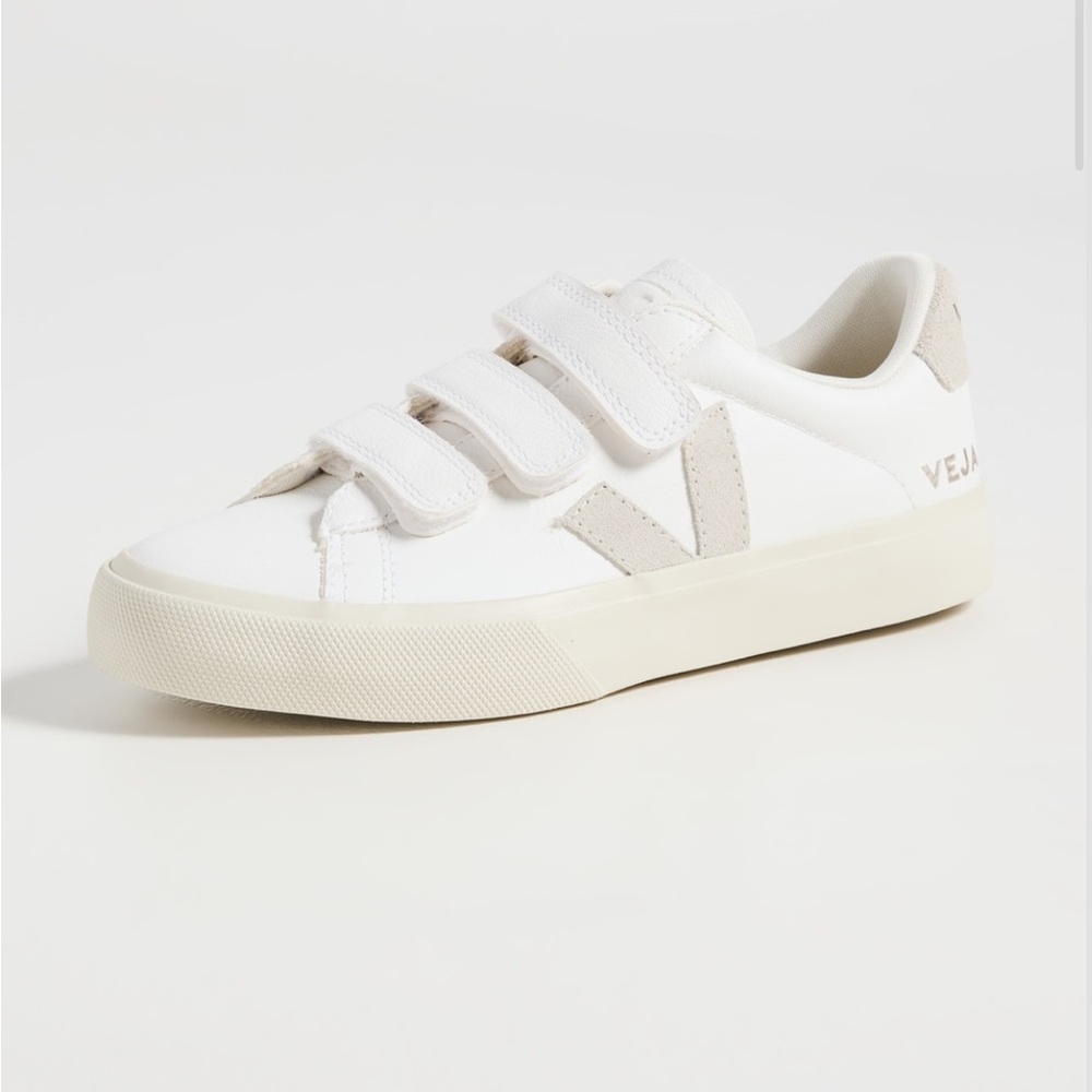 Veja Women's Sneakers in White and Tan